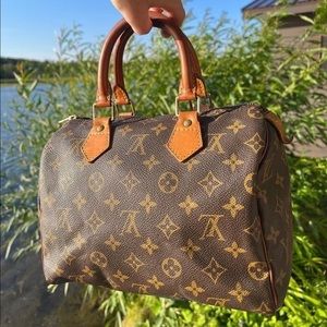Vintage authentic Louis Vuitton speedy 30